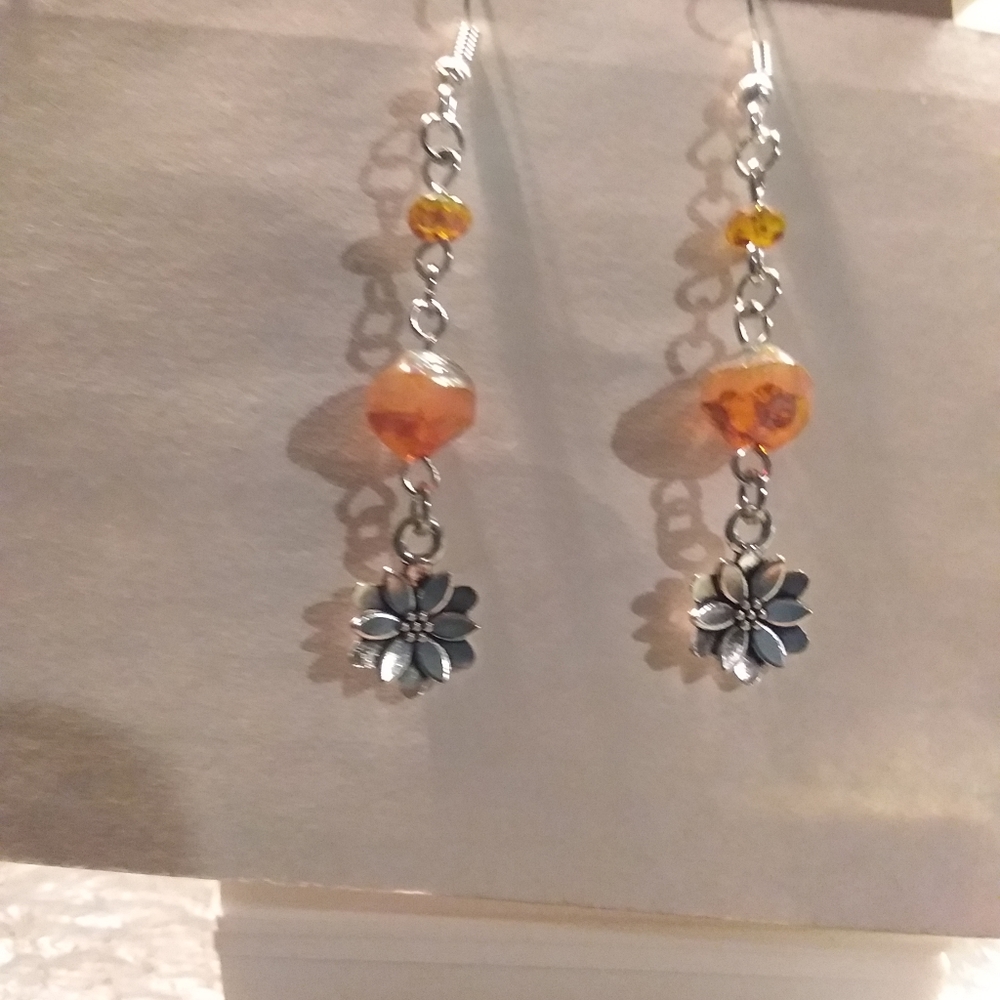 Flower Earrings - Picture 2 of 3